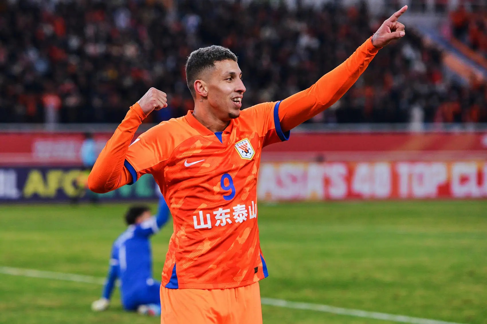 九游体育官方入口包含山东泰山今晨战术微调，志在社区盾名次提升，媒体盛赞，更衣室氛围转暖的词条